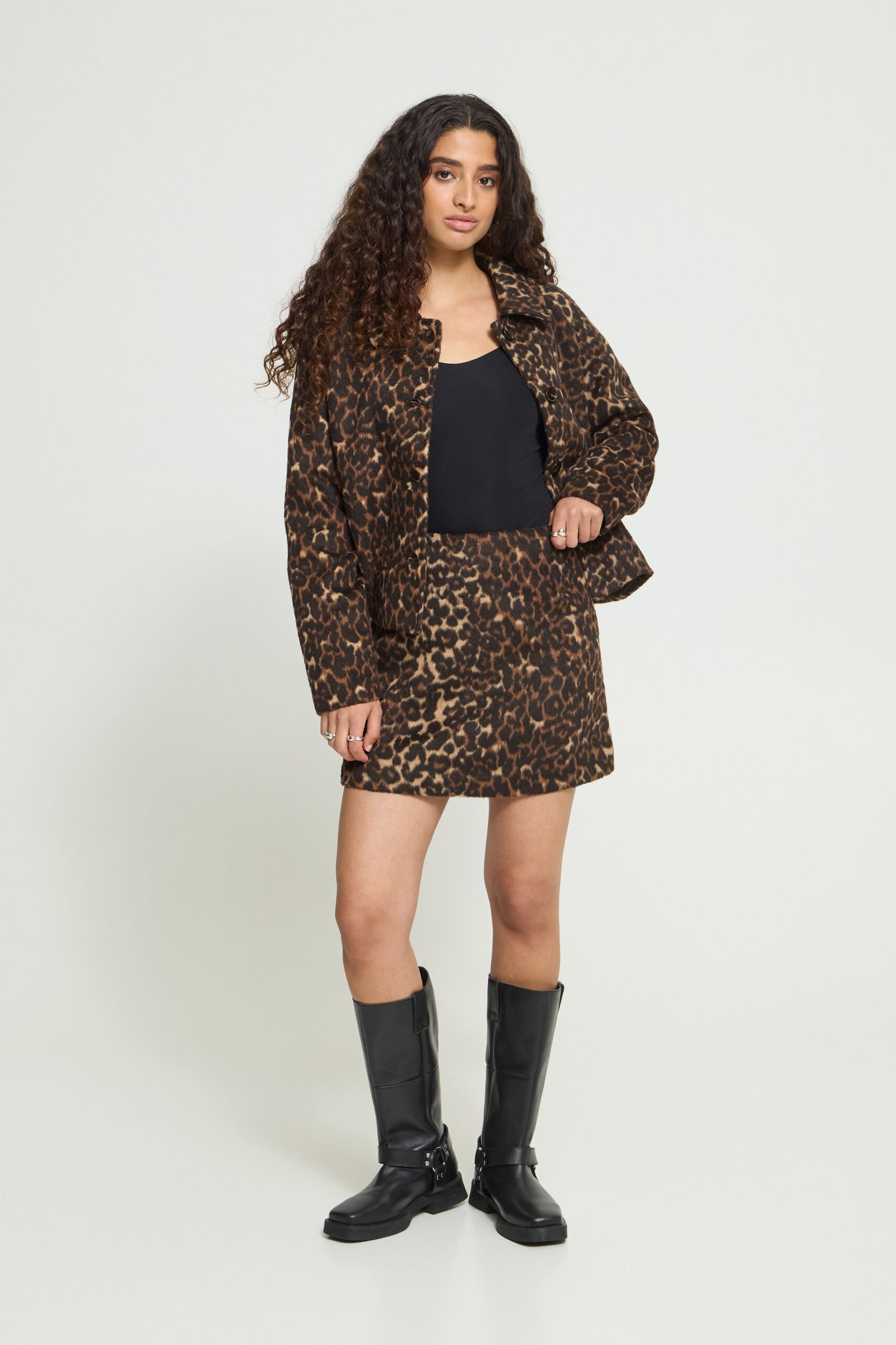 20125910-1 Ichi Animal Print Mini Φούστα σε Καφέ & Μαύρο - Image 1